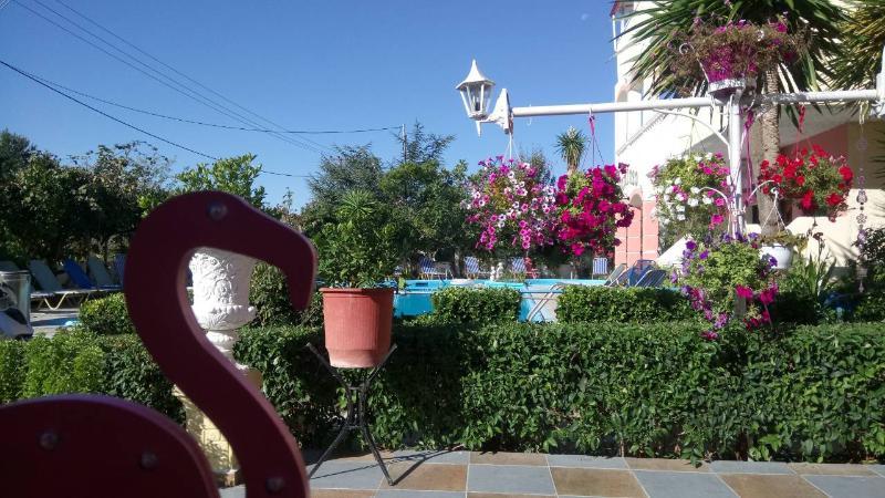 Flamingo Apartments Moraitika Corfu ภายนอก รูปภาพ