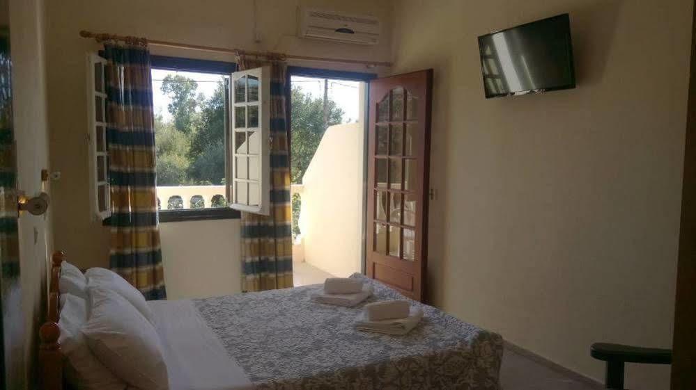 Flamingo Apartments Moraitika Corfu ภายนอก รูปภาพ
