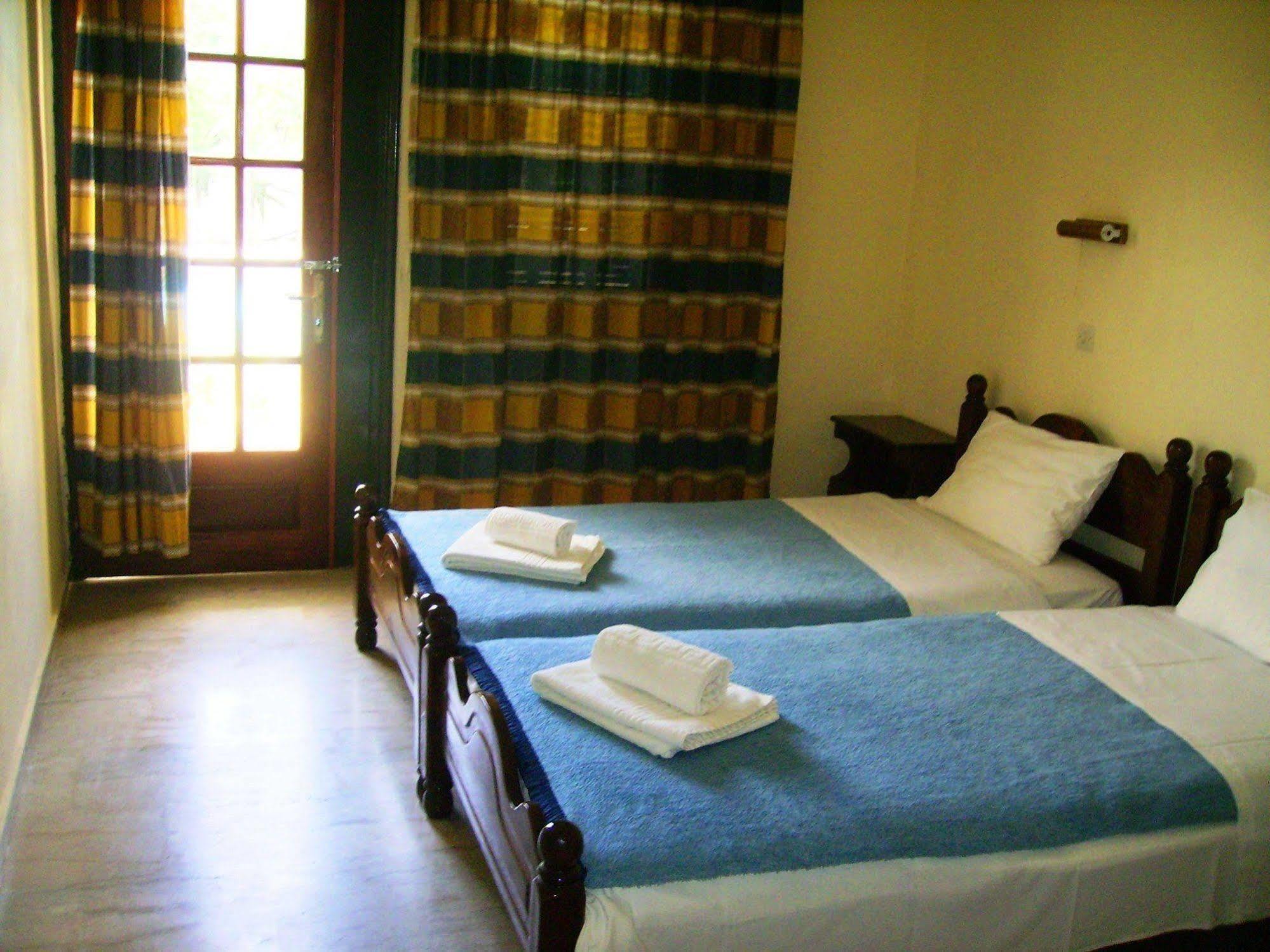 Flamingo Apartments Moraitika Corfu ภายนอก รูปภาพ