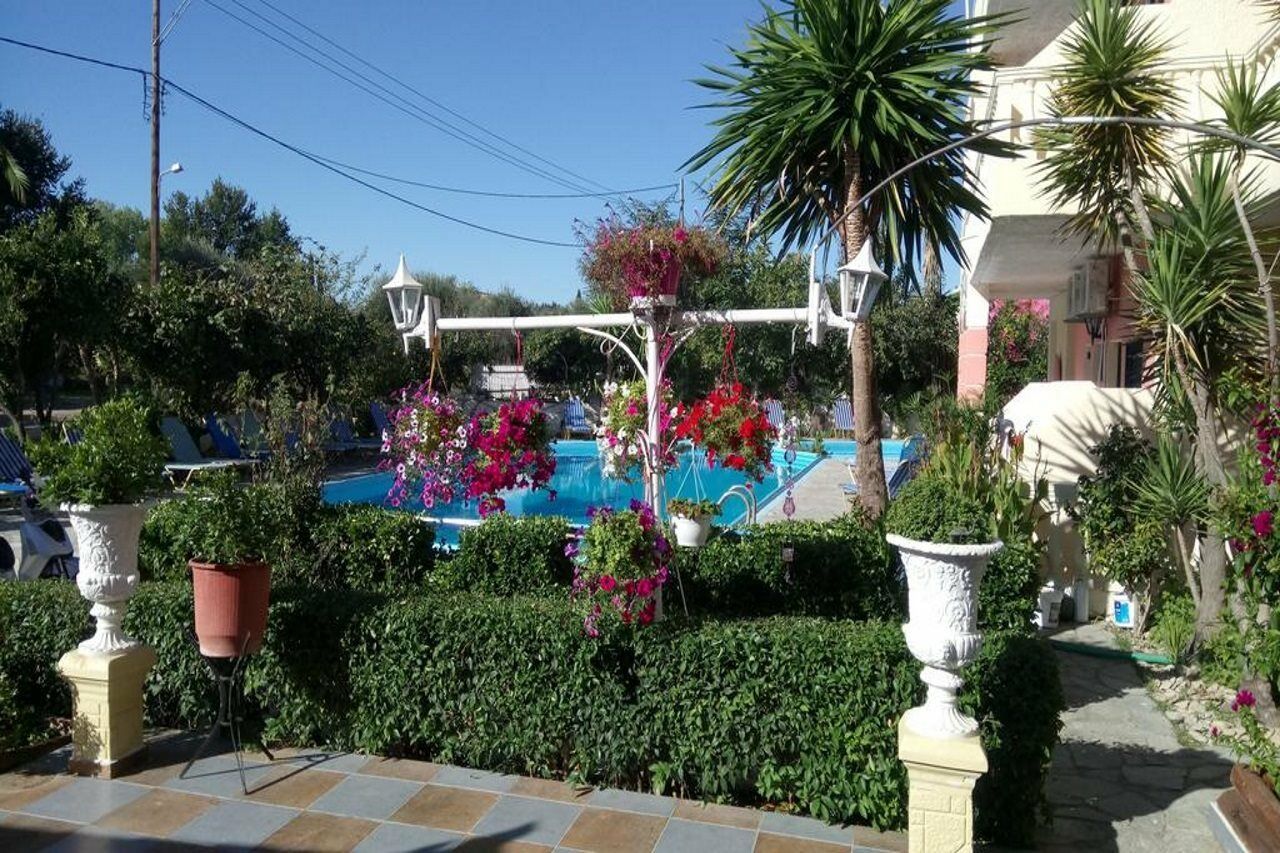 Flamingo Apartments Moraitika Corfu ภายนอก รูปภาพ